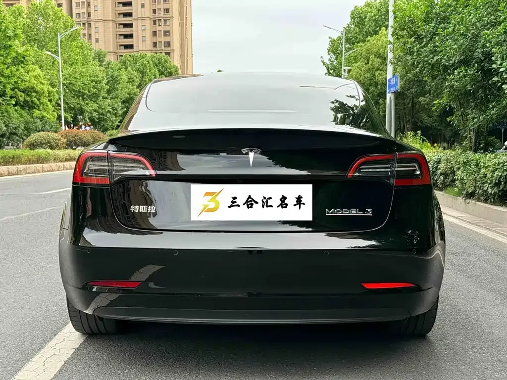 Tesla Model 3 — фото 5