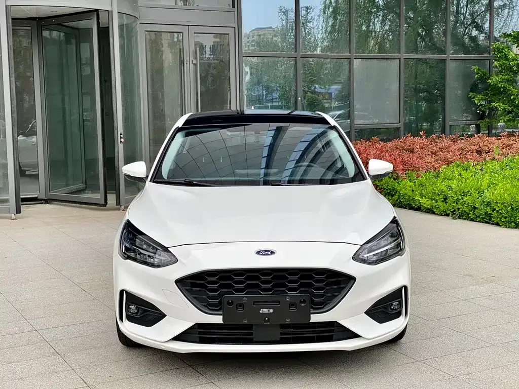 Ford Focus 2022 из CN, фото 8