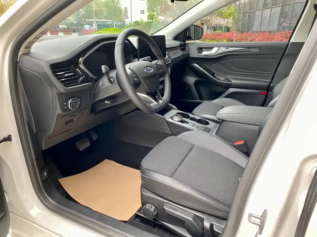 Ford Focus 2022 из CN, фото 4
