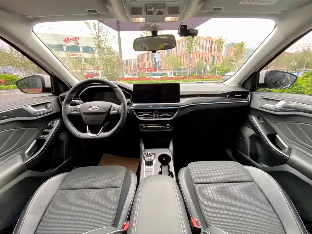 Ford Focus 2022 из CN, фото 2