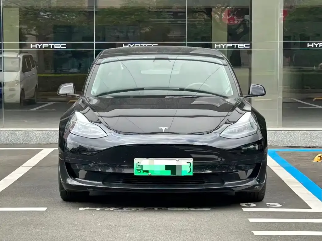 Tesla Model 3 — фото 1