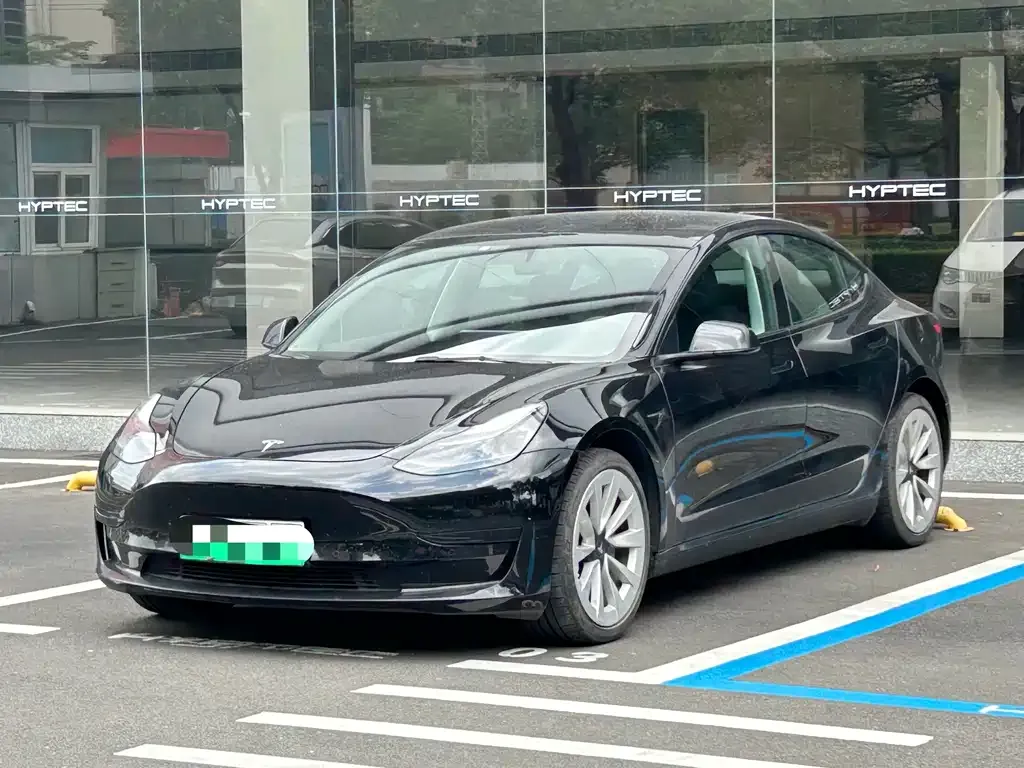 Tesla Model 3 — фото 9