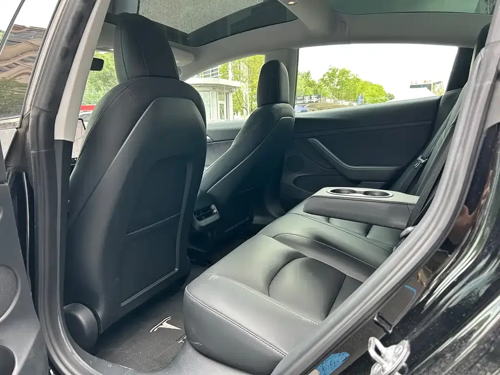 Tesla Model 3 — фото 3