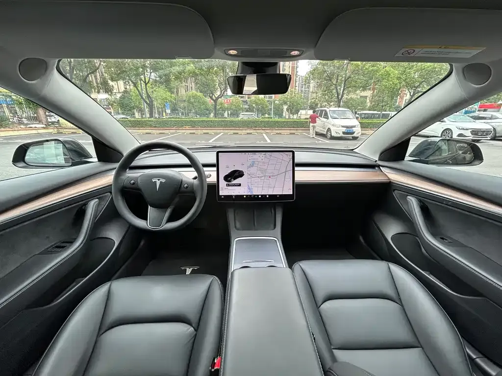 Tesla Model 3 — фото 7