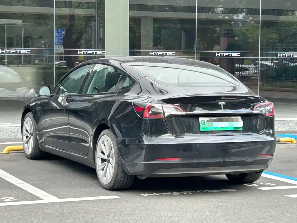 Tesla Model 3 — фото 8