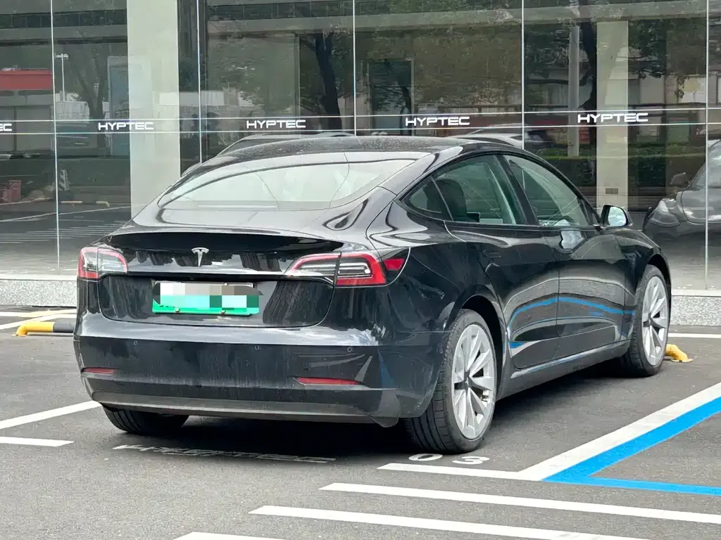 Tesla Model 3 — фото 4