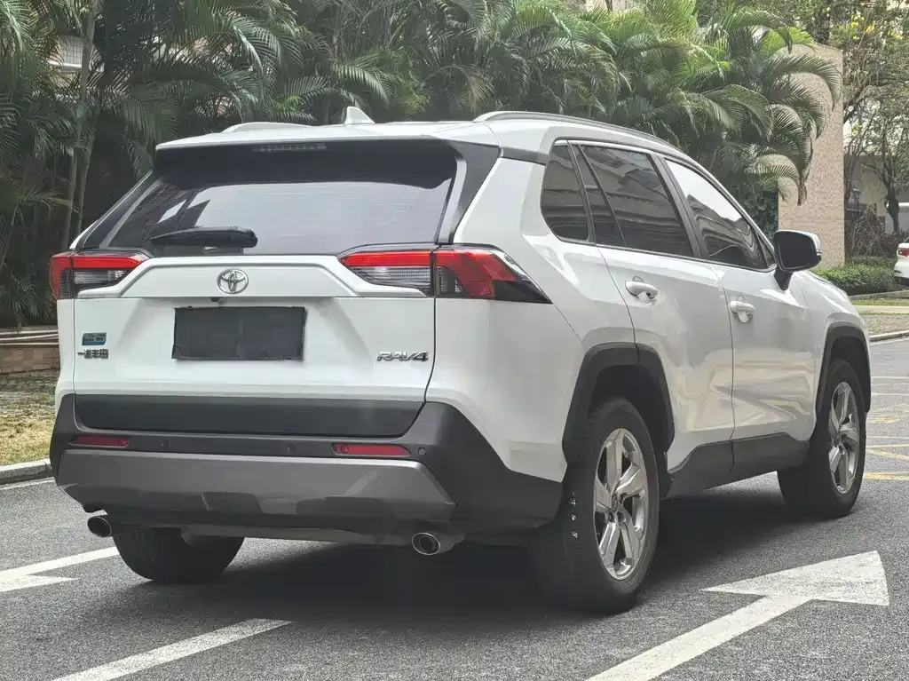 Toyota RAV4 — фото 9