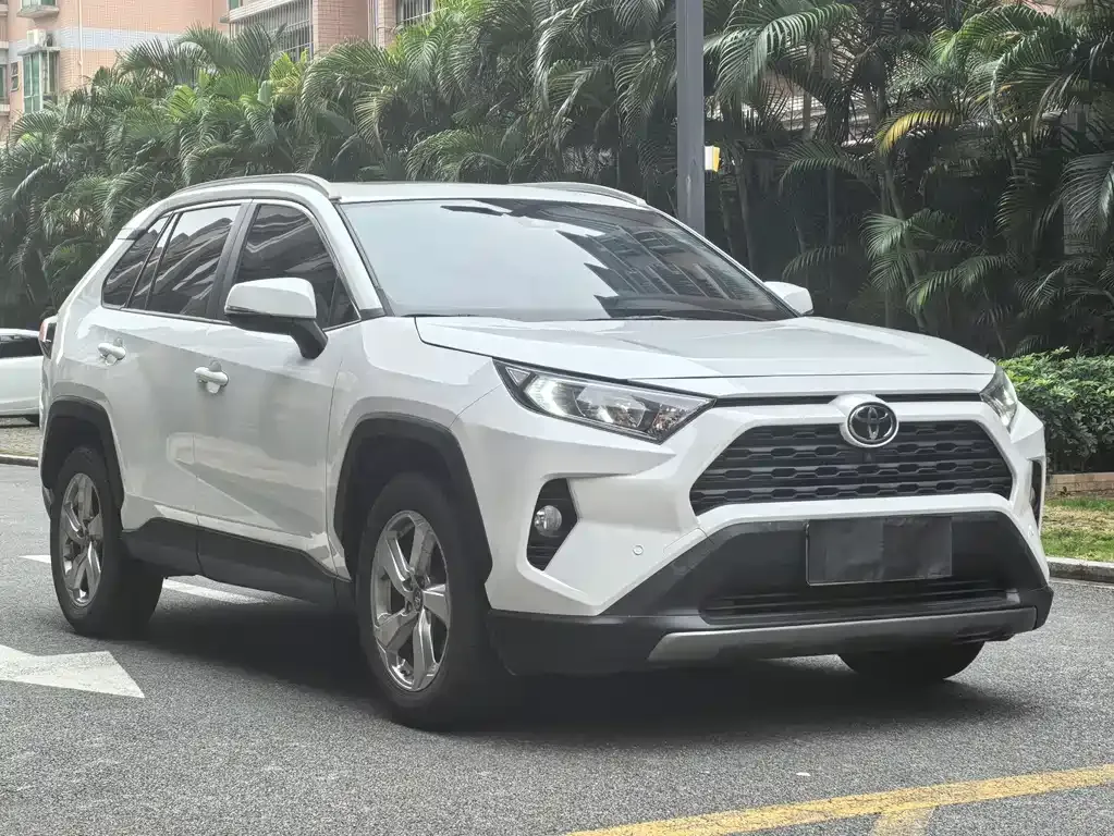 Toyota RAV4 — фото 10