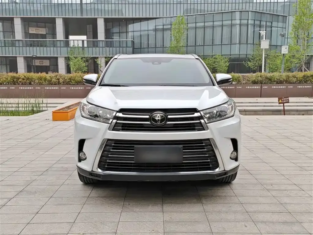Toyota Highlander — фото 9
