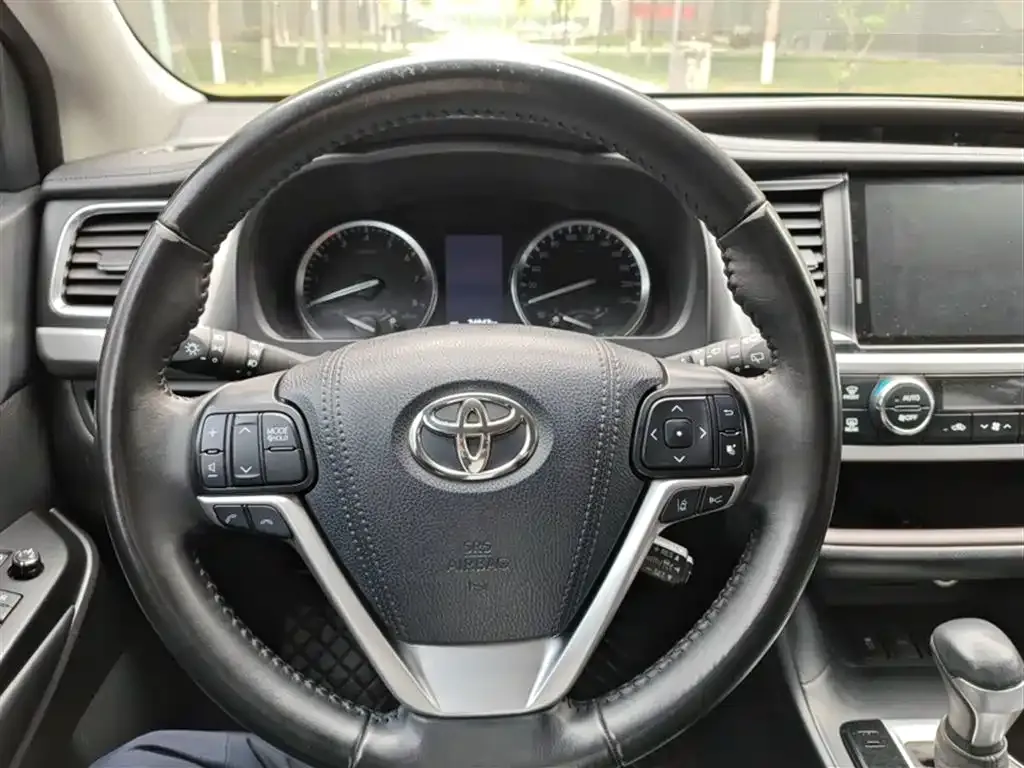 Toyota Highlander — фото 6