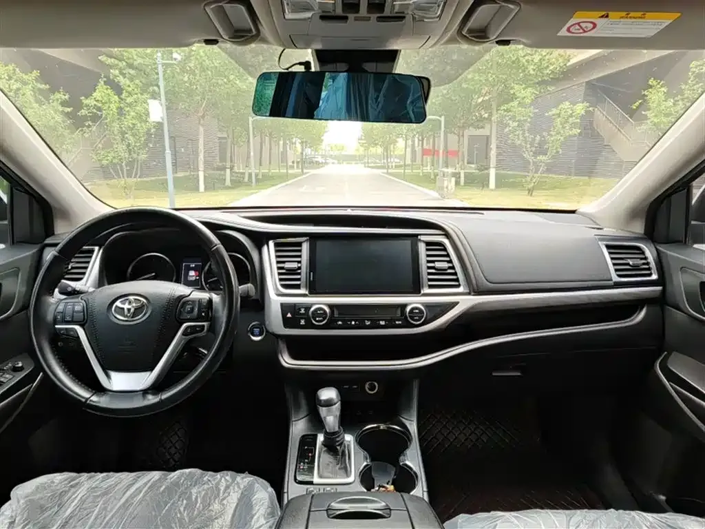 Toyota Highlander — фото 10