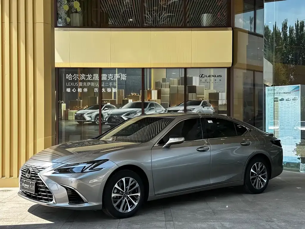 Lexus ES — фото 1