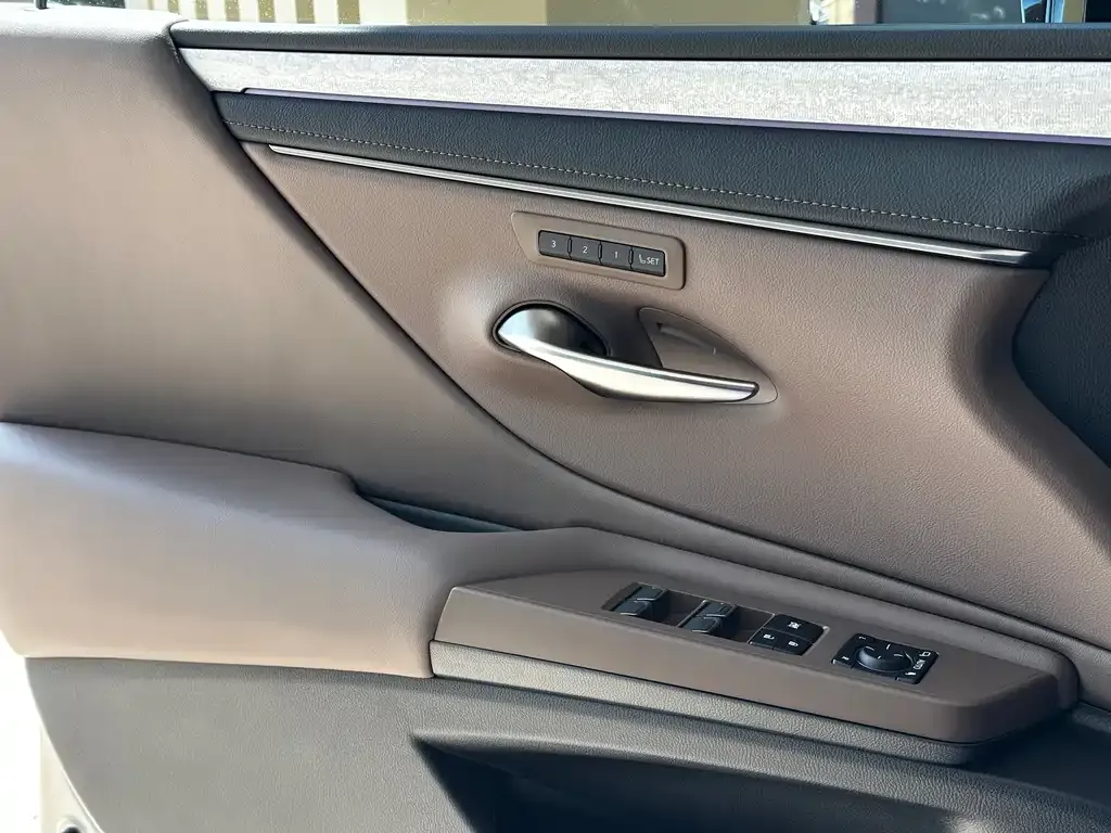 Lexus ES — фото 9