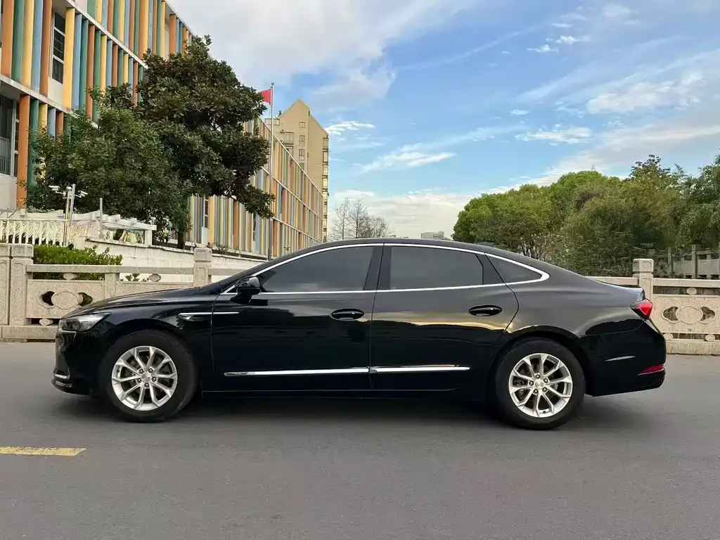 Buick LaCrosse 2023 из CN, фото 2