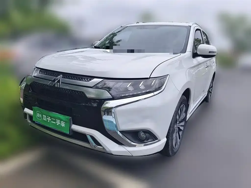 Mitsubishi Outlander — фото 5