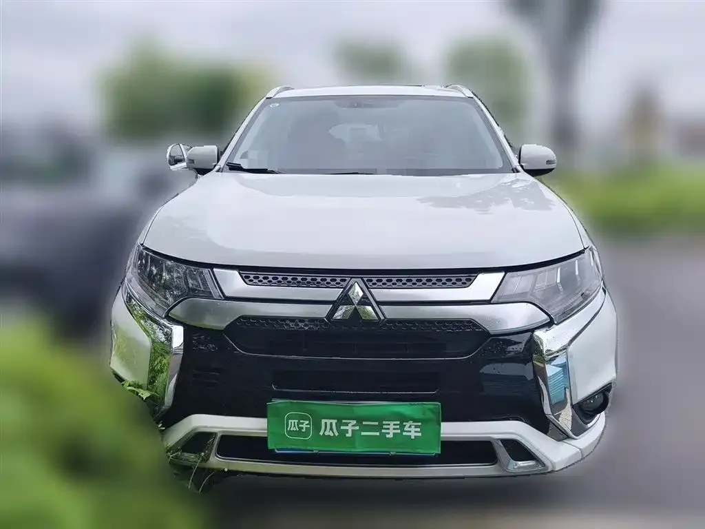 Mitsubishi Outlander — фото 2