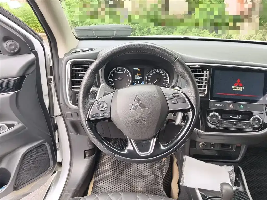 Mitsubishi Outlander — фото 10