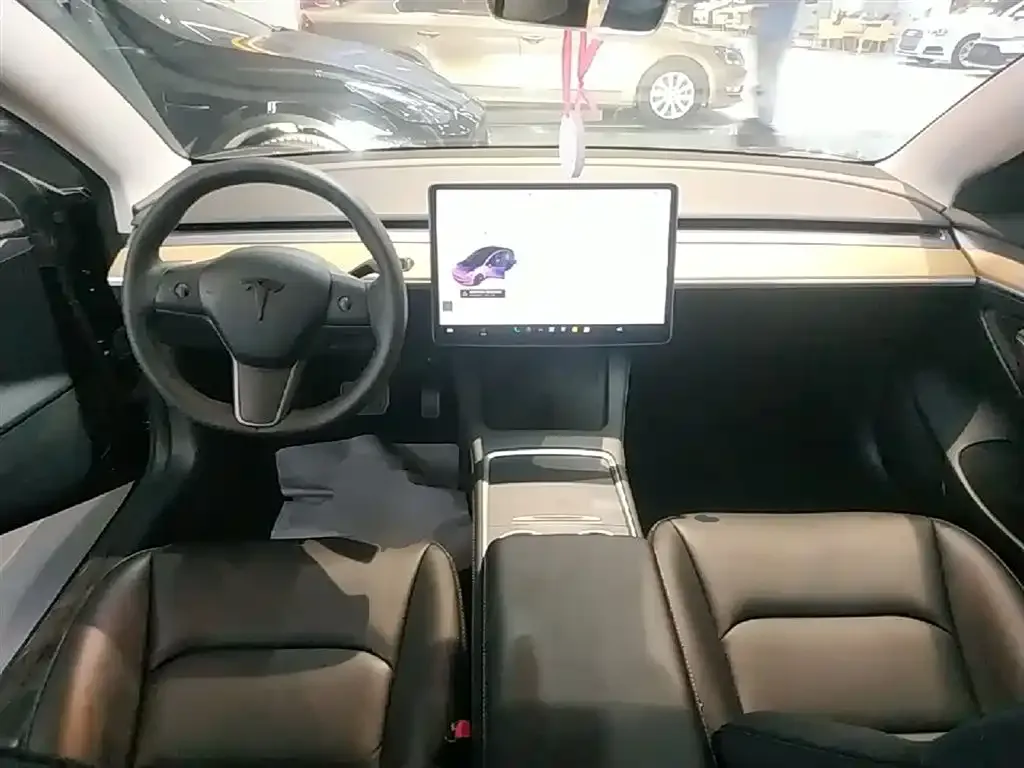 Tesla Model 3 — фото 2