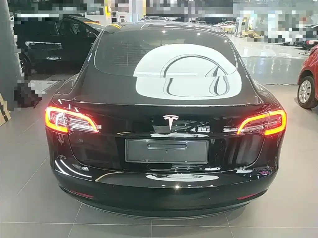 Tesla Model 3 — фото 7