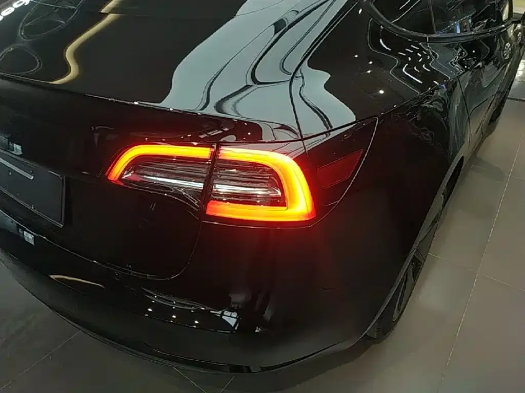 Tesla Model 3 — фото 6