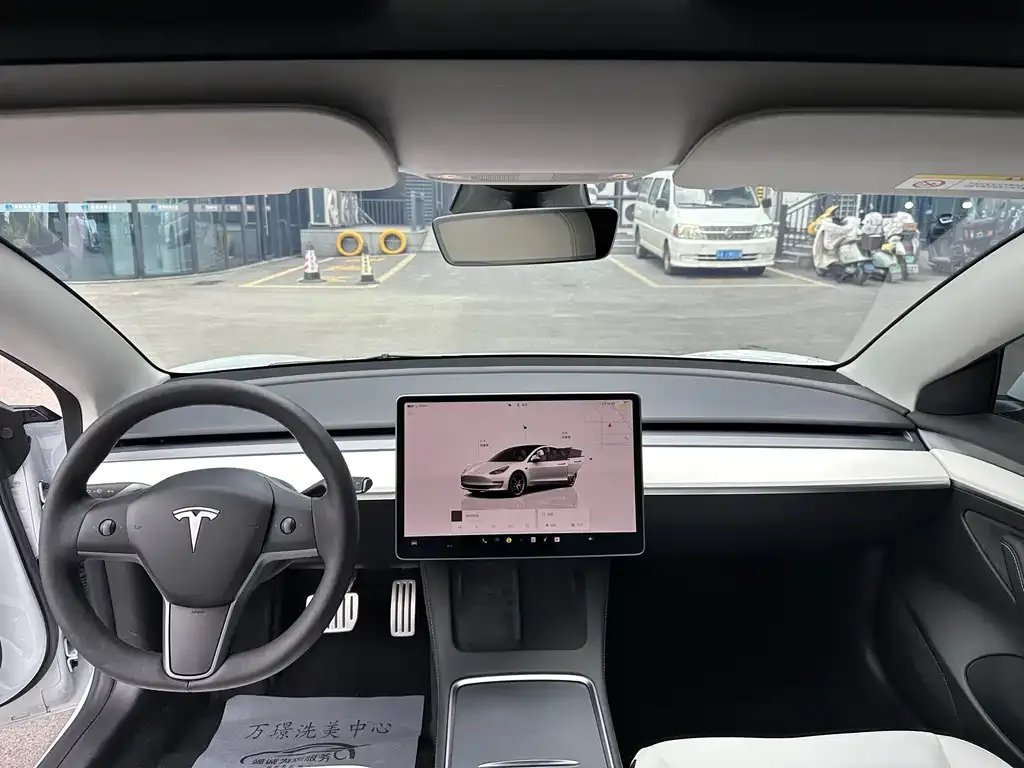 Tesla Model 3 — фото 10