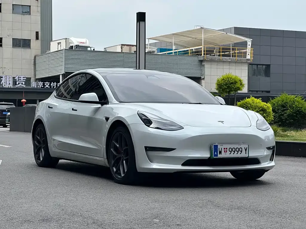 Tesla Model 3 — фото 8