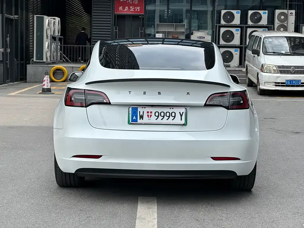 Tesla Model 3 — фото 5