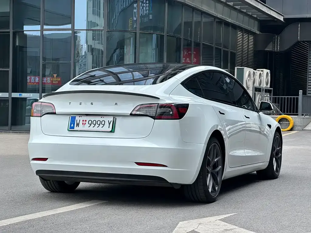 Tesla Model 3 — фото 6