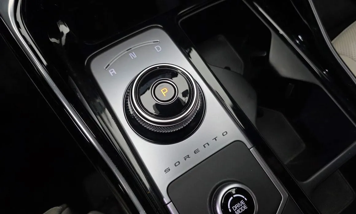 Kia Sorento — фото 6