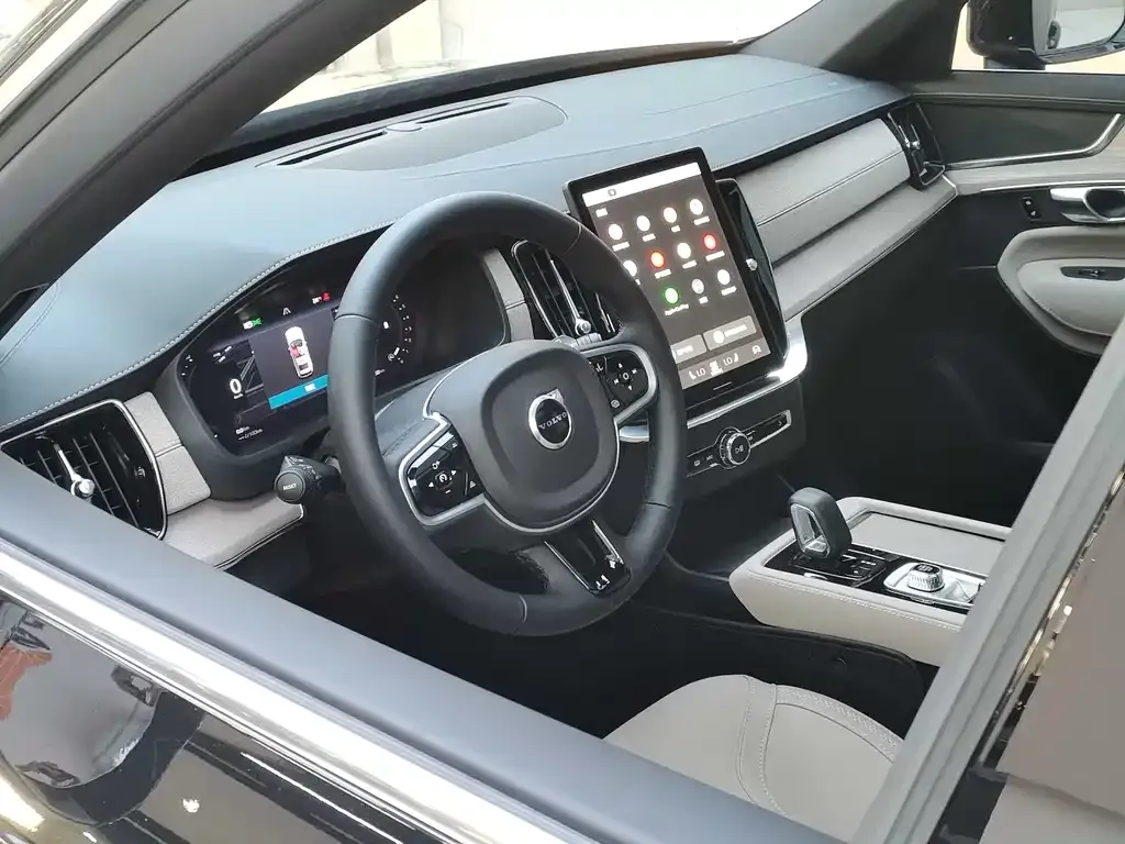Volvo XC90 — фото 10