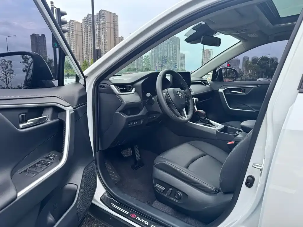 Toyota RAV4 2024 из CN, фото 8
