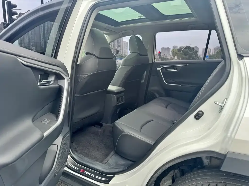 Toyota RAV4 2024 из CN, фото 3