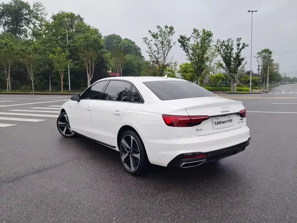 Audi A4L 2023 из CN, фото 3