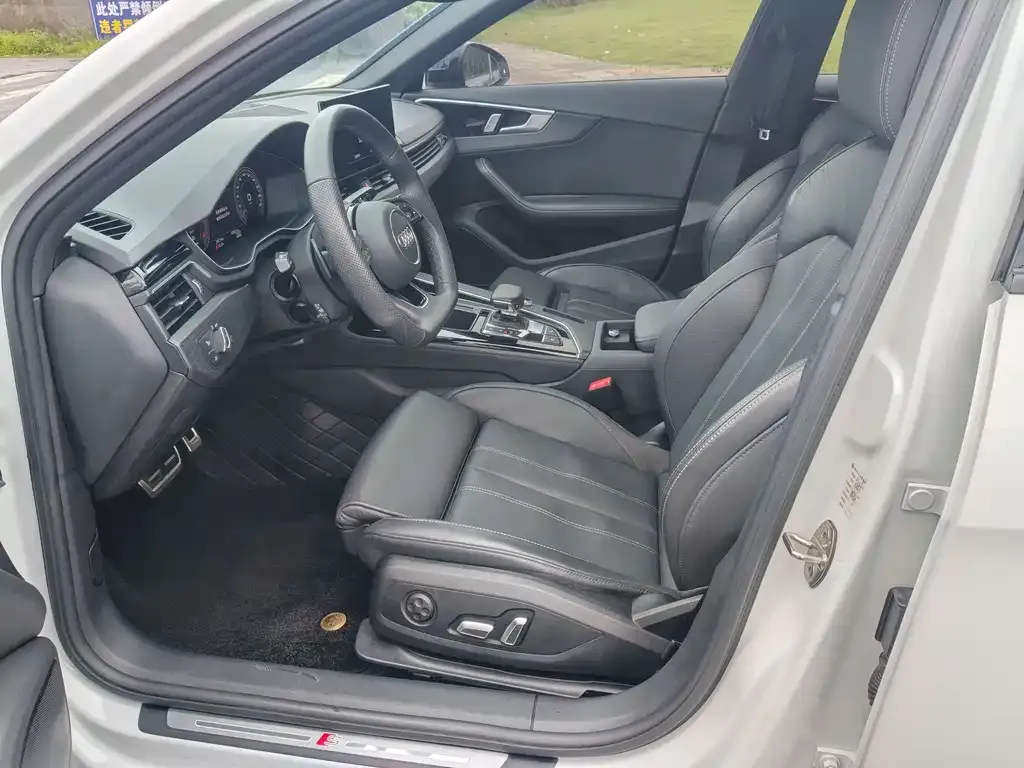Audi A4L 2023 из CN, фото 2