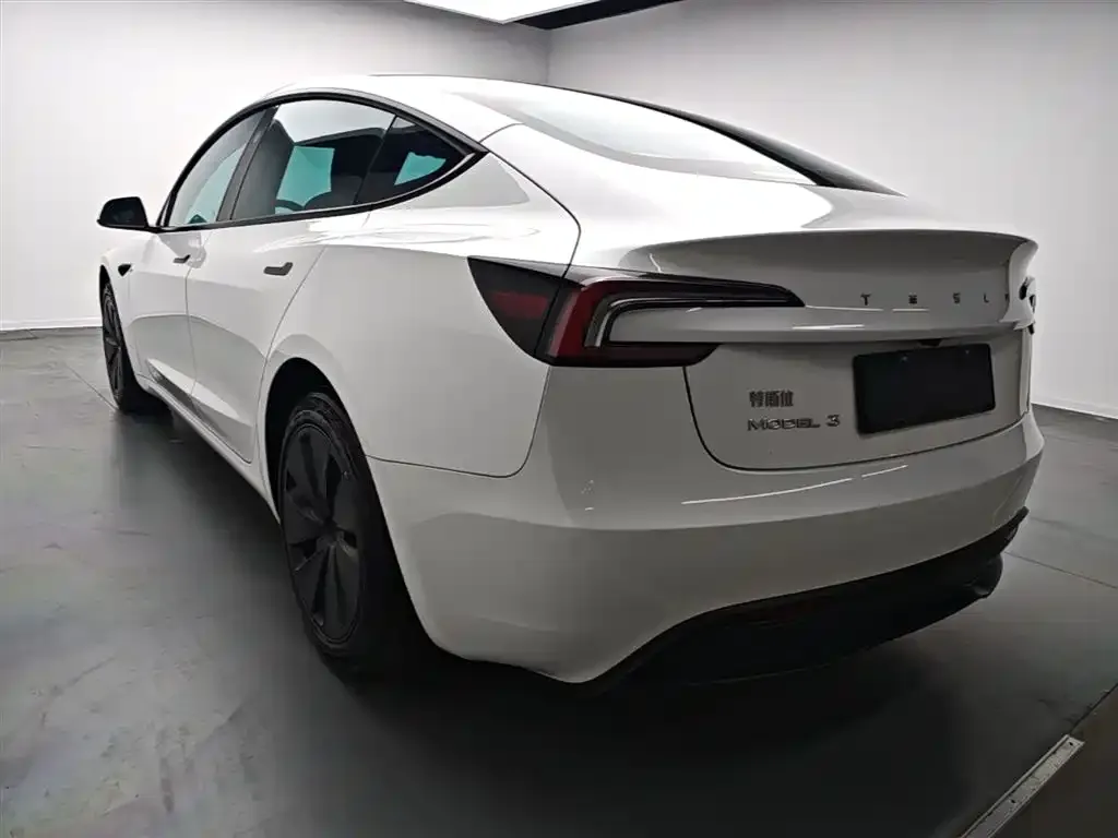 Tesla Model 3 — фото 4
