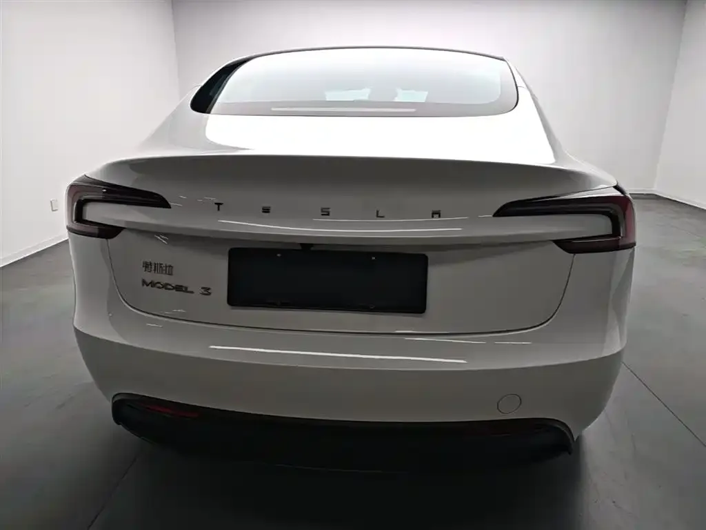 Tesla Model 3 — фото 7