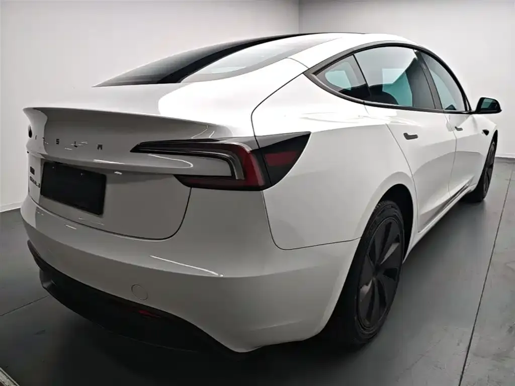 Tesla Model 3 — фото 6