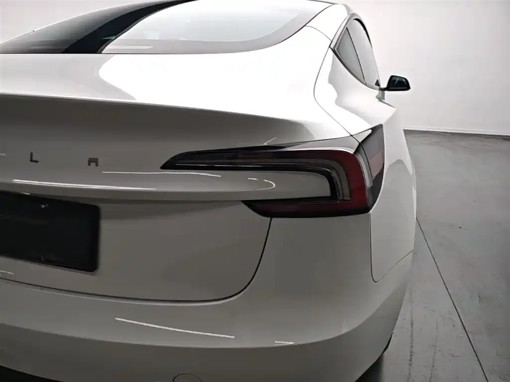 Tesla Model 3 — фото 2