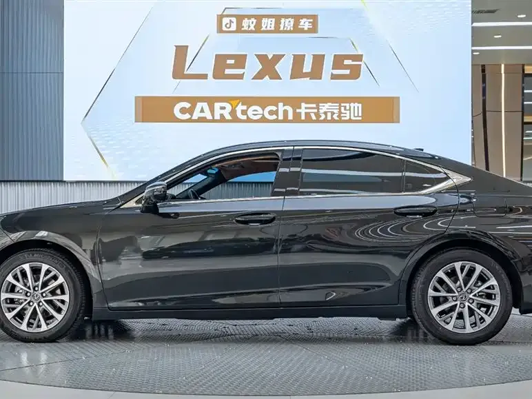Lexus ES — фото 10
