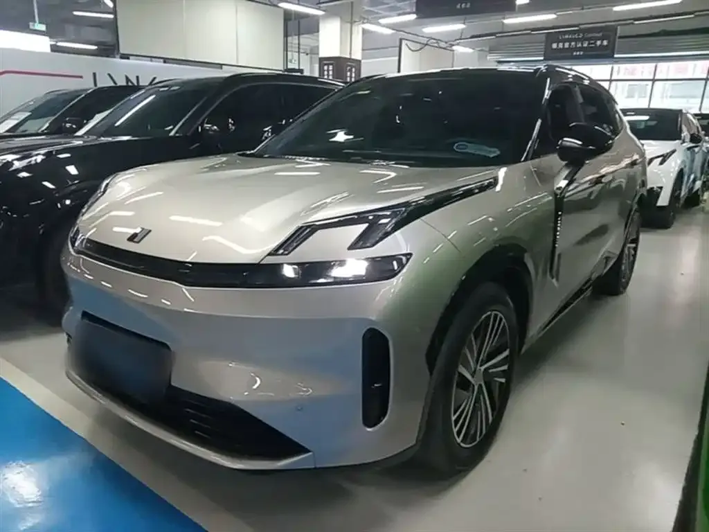 Lynk & Co 08 EM-P