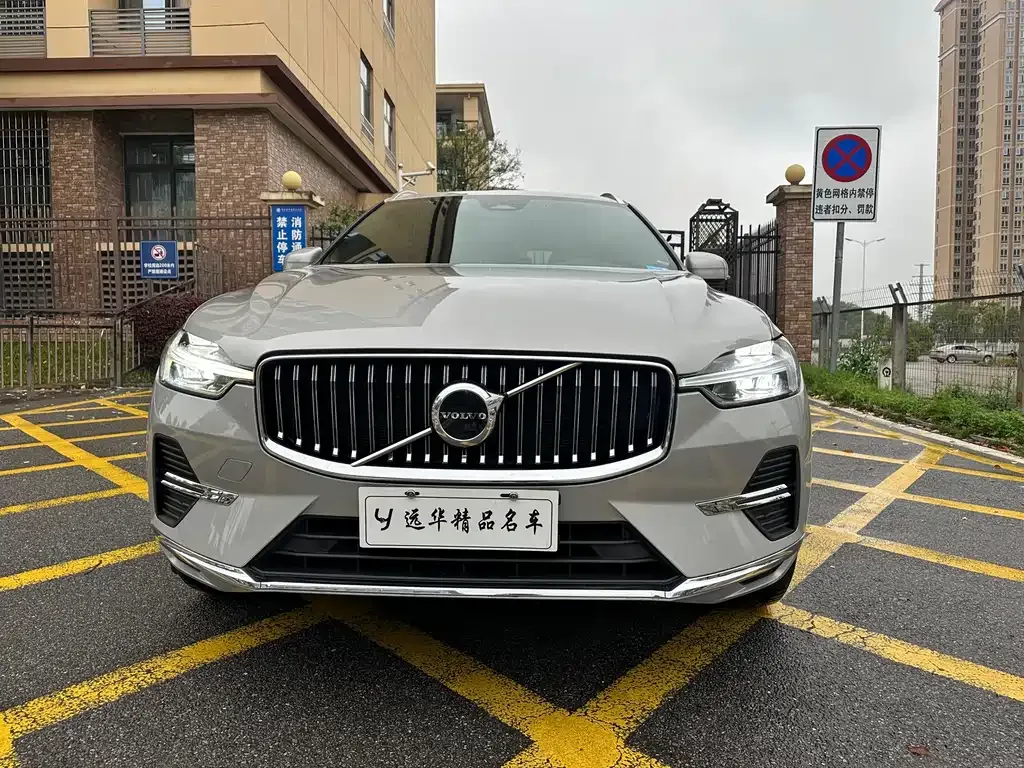 Volvo XC60 — фото 1