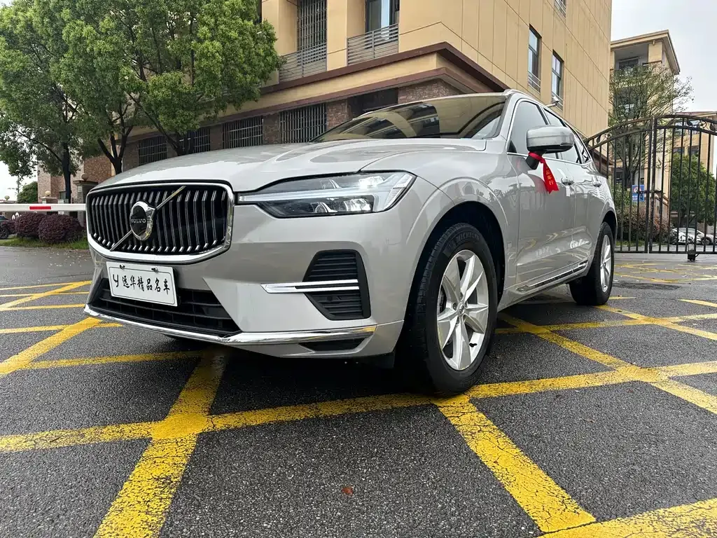 Volvo XC60 — фото 10