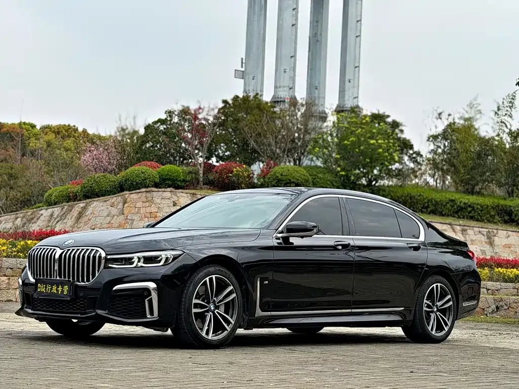 BMW 7 Series — фото 1