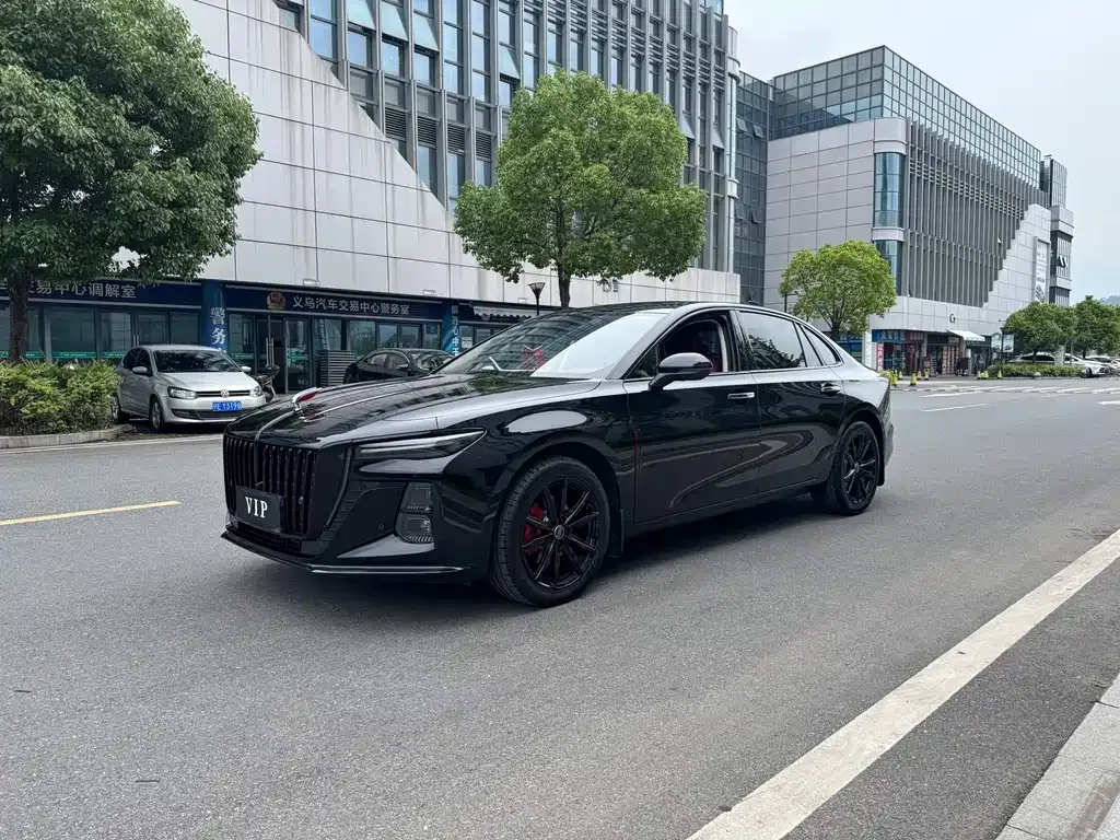 Hongqi H5 — фото 1