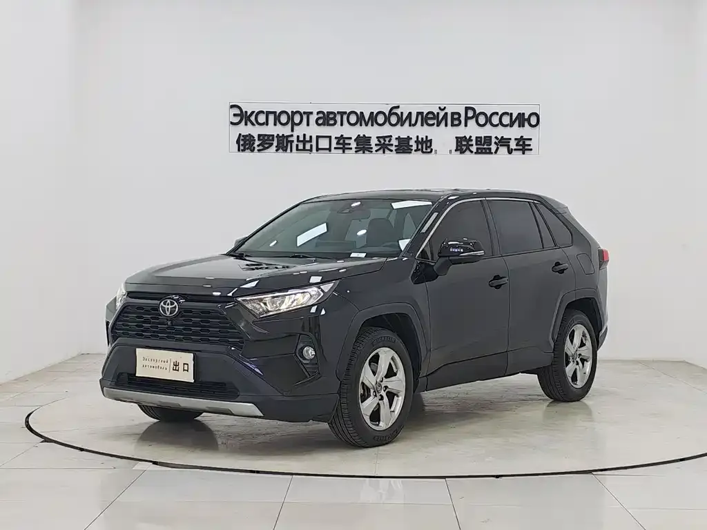 Toyota RAV4 — фото 1