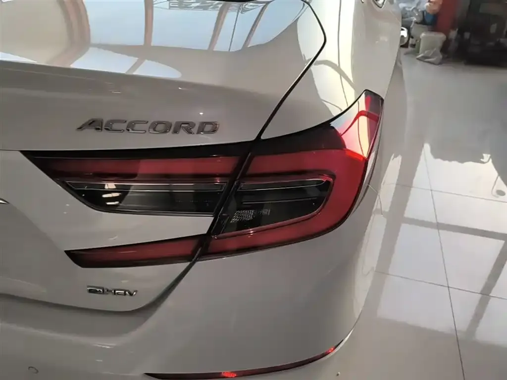 Honda Accord — фото 8