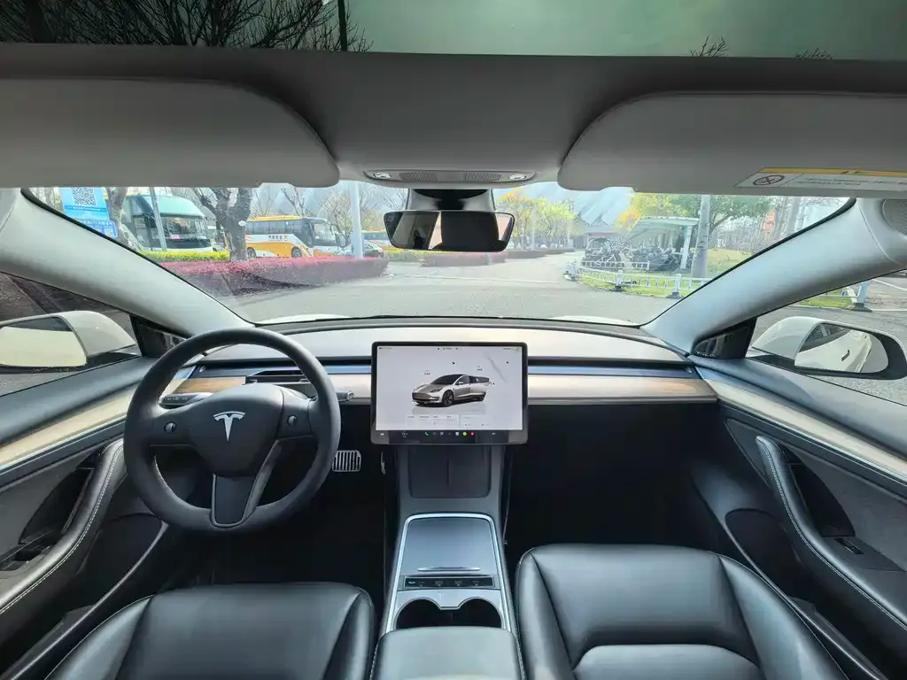 Tesla Model 3 — фото 9