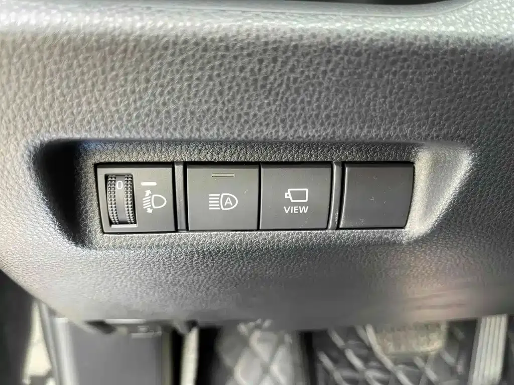 Toyota RAV4 — фото 7