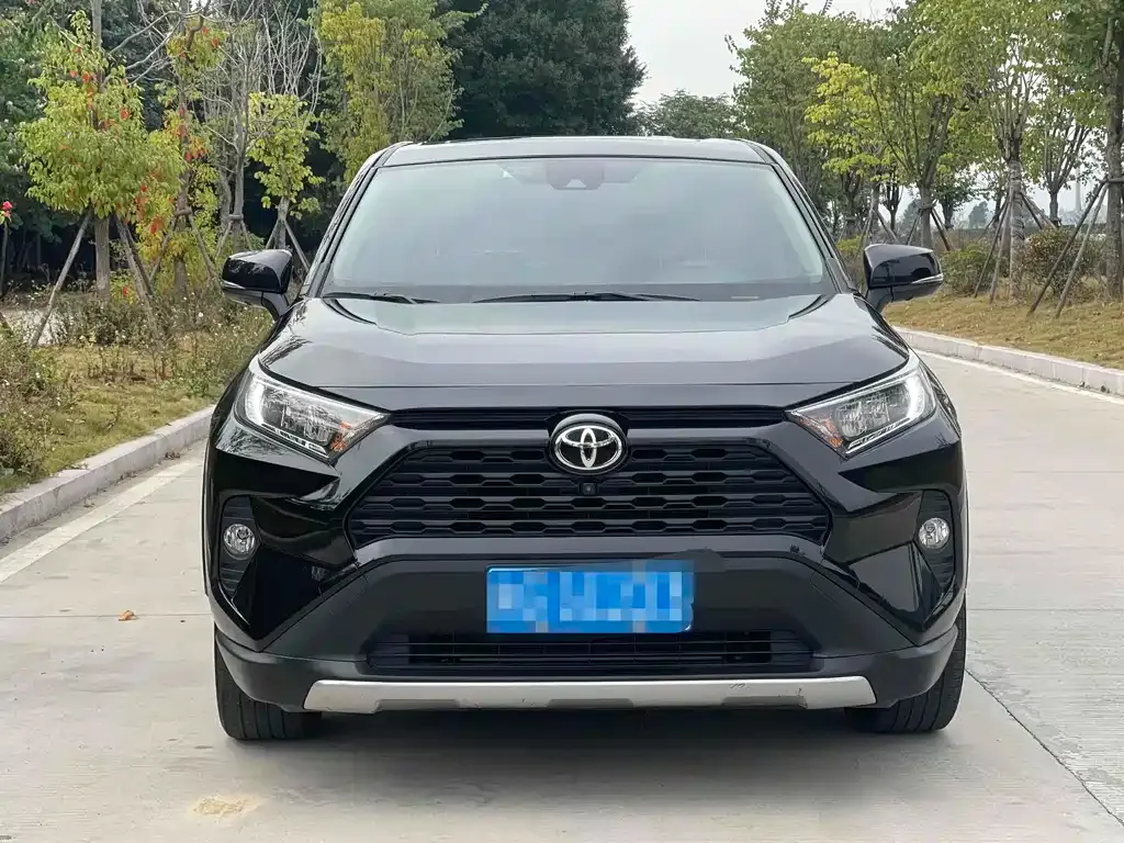 Toyota RAV4 — фото 4