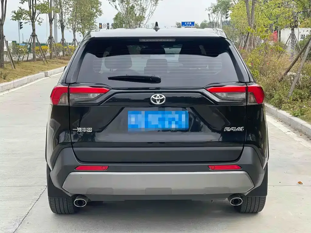 Toyota RAV4 — фото 10